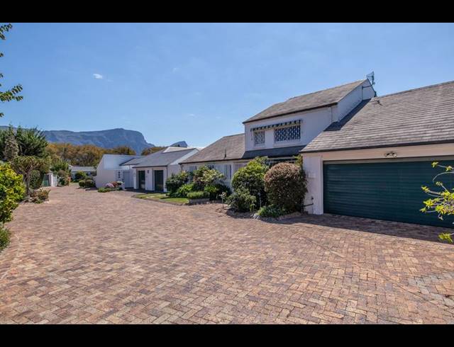 3 BEDROOM HOUSE FOR SALE IN CONSTANTIA